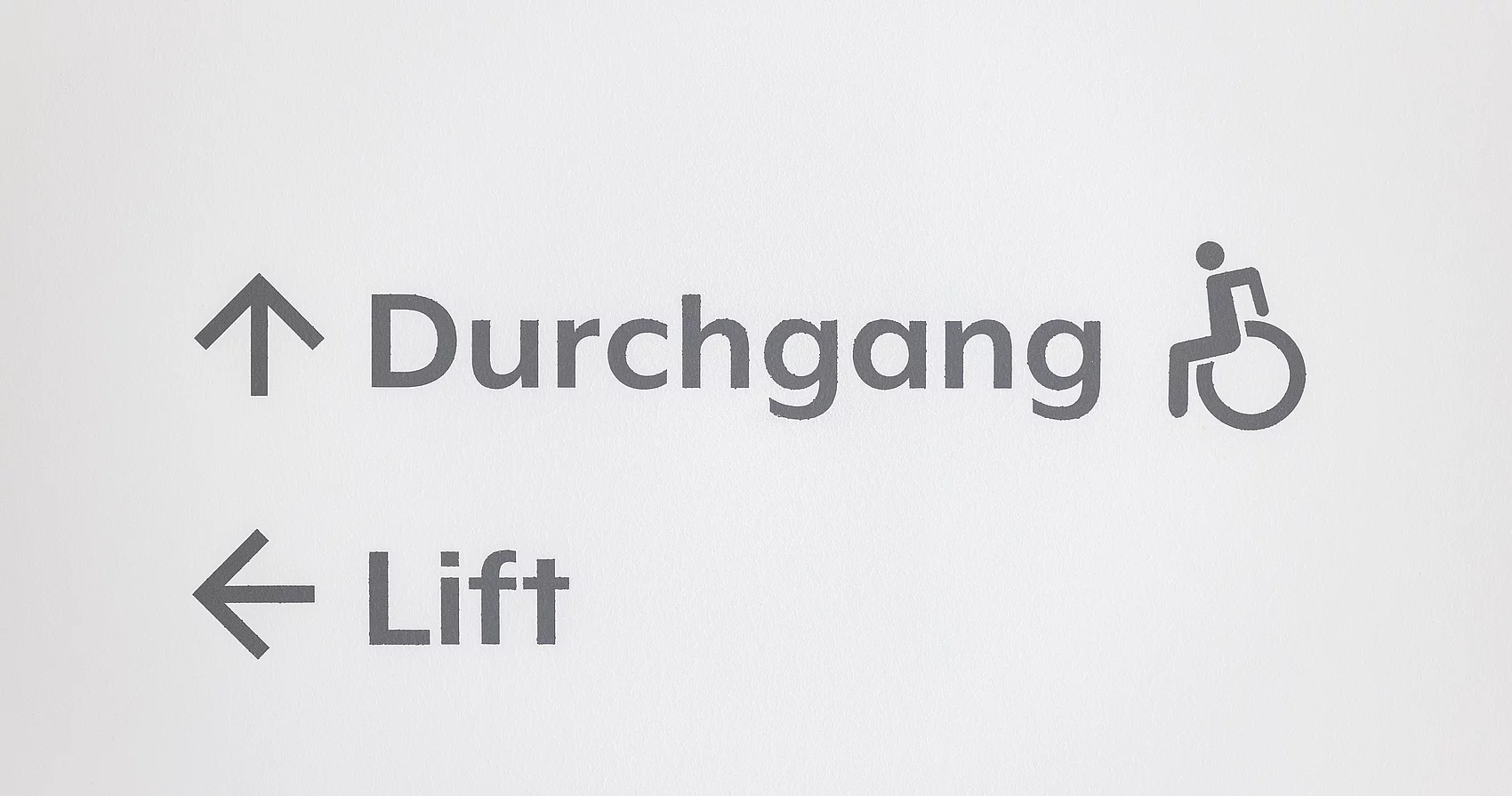 Wandbeschriftung behindertengerechte Toilette